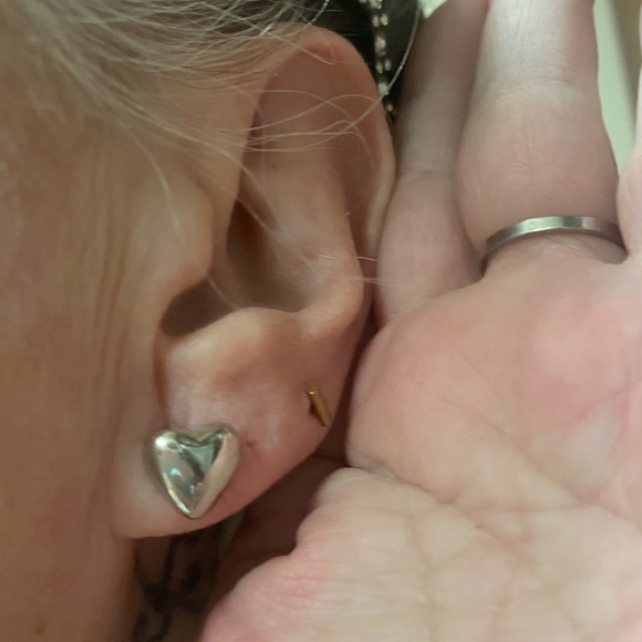 ๐Sale ๐2 for $10 NWOT shiny silver (color) heart post earrings fun summer - Picture 7 of 7